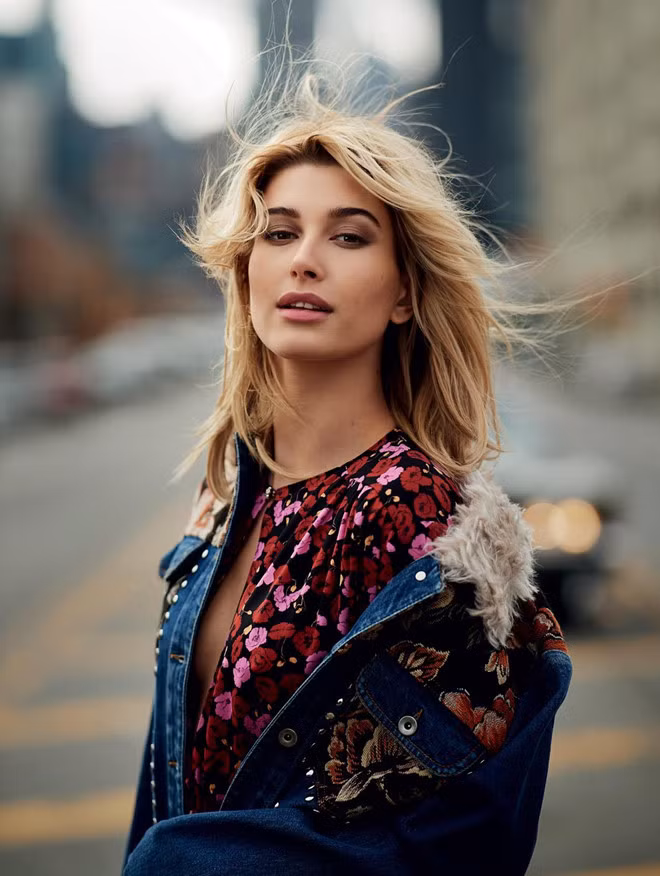 6 bí quyết đơn giản cho vẻ ngoài rạng rỡ như Hailey Bieber - Hình 2 6 bi quyet don gian cho ve ngoai rang ro nhu Hailey Bieber-Hinh-2