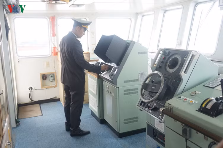 Tàu Yuhzan-Maru (nay là tàu kiểm ngư Việt Nam 102) vừa kết thúc chuyến tuần tra của Tổng cục Thủy sản Nhật Bản vào cuối tháng 12.2016. Ảnh: VOV.