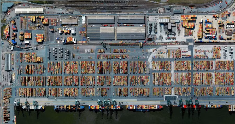 Những chiếc container được xếp ngay ngắn trên bến cảng Antwerp, Bỉ. Ảnh: SCapacity.