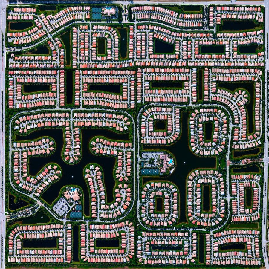 Những tòa nhà ở khu bãi biển Delray, Florida. Ảnh: SCapacity.