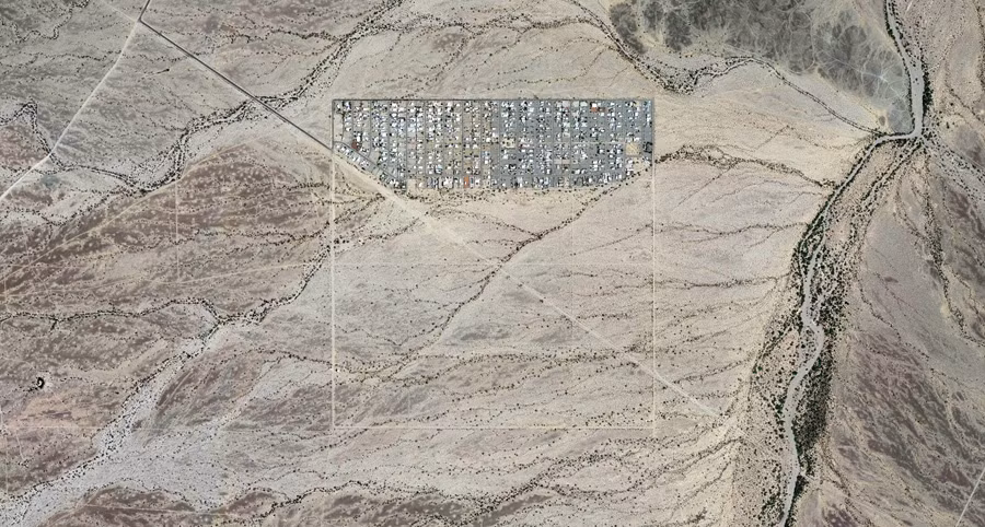 Một khu định cư mới đang dần được hình thành men theo dọc đường cao tốc ở Arizona. Ảnh: Theatlantic.