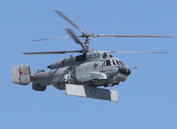 Trong ảnh là phiên bản trực thăng cảnh báo sớm Ka-31 với radar mạng pha gắn dưới thân. Nguồn ảnh: Pinterest.