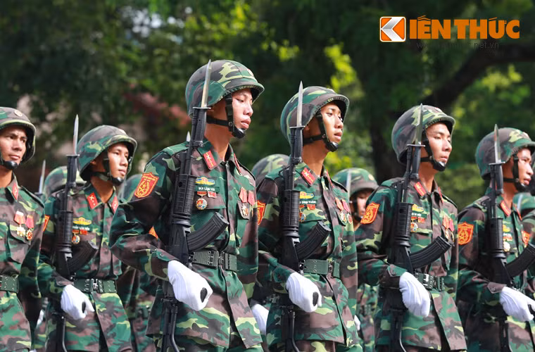 Galil ACE 32 và 31 (mẫu dành cho lực lượng đặc biệt) là vũ khí chủ đạo cuộc diễu binh ngày 2/9 năm nay. Nó được trang bị cho hầu hết các đơn vị chính qui dự diễu binh.