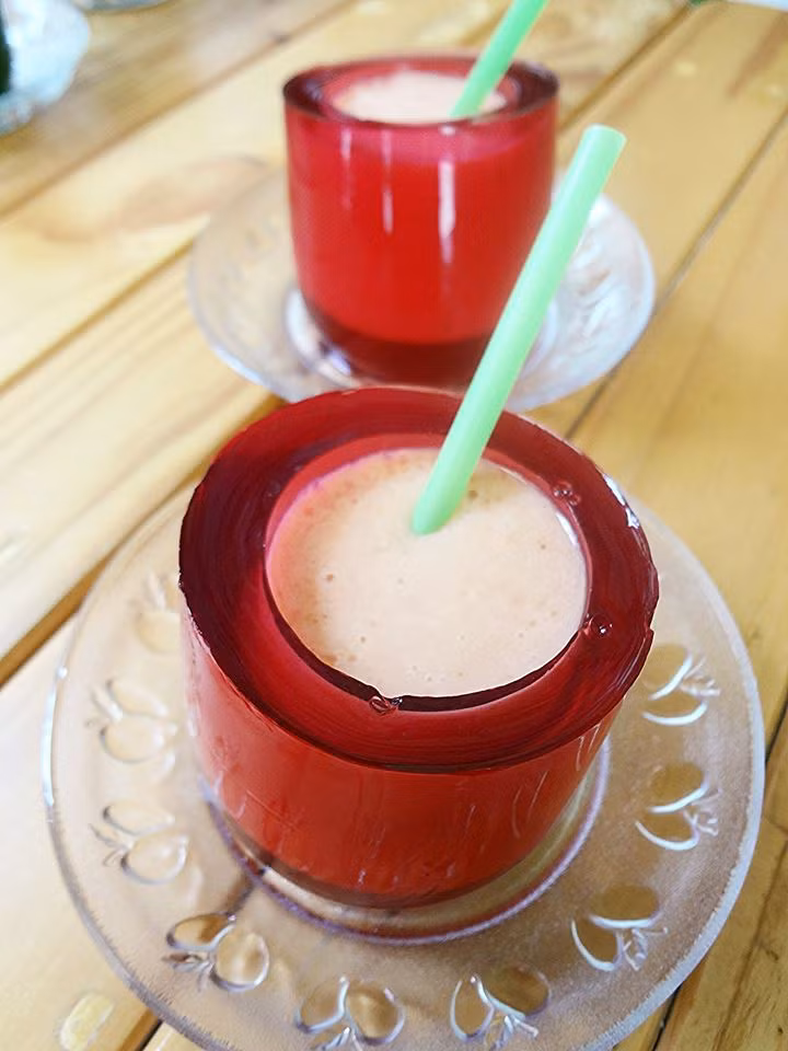 Món sinh tố đặc biệt này được chủ quán đặt tên gọi "JellyKiSS" mỹ miều như chính hương vị của nó vậy. Ảnh: Fbnv.