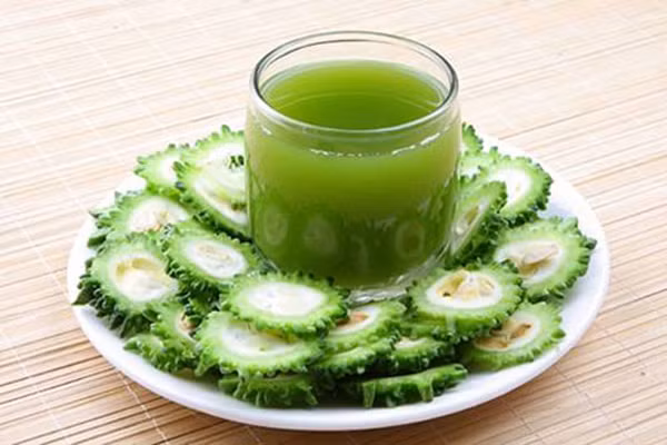 Nhiều khối u ung thư có thụ thể insulin chuyển glucose vào tế bào ung thư giúp chúng phát triển và phân chia. Các nghiên cứu đã chỉ ra rằng các tế bào insulin khuyến khích ung thư tuyến tụy phát triển, song mướp đắng lại có thể giúp điều chỉnh nồng độ insulin để ngăn ngừa ung thư tuyến tụy lâu dài.