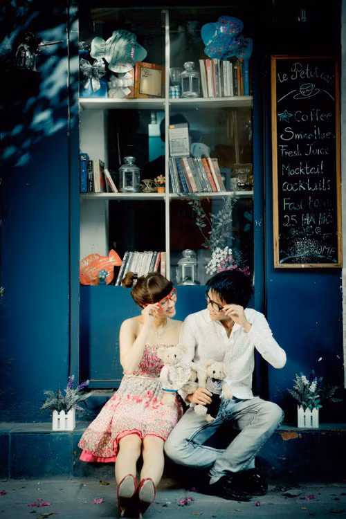 Le Petit, 25 Hạ Hồi, Hà Nội là một trong những quán cafe tiên phong cho mô hình cafe nhỏ xinh theo phong cách cổ điển ở Hà Nội. Quán thích hợp cho cặp tình nhân muốn có không gian riêng để thư giãn hoặc thoải mái đọc truyện mà không bị tiếng còi xe dội vào. Ảnh: depplus