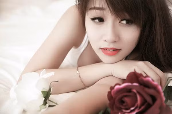  Nó cũng thường chỉ nên dùng cho những cô nàng có làn da khô và dùng 1 tuần/lần. Nó sẽ không thể thay thế một lọ huyết thanh dưỡng da ban đêm, chỉ nên coi mặt nạ như là một điều trị đặc biệt để da bạn được rạng rỡ hơn. 