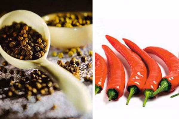 Khi nói đến sự trao đổi chất của cơ thể, tiêu đen là một trong những gia vị tốt nhất. Theo các chuyên gia, chất hóa học hoạt động trong hạt tiêu đen làm cho não và hệ thần kinh hoạt động sáng suốt dẫn đến calo bị đốt cháy dễ dàng.