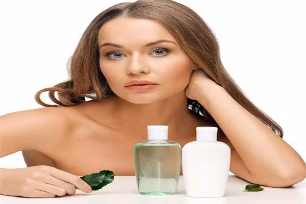  4. Chọn kem trẻ hóa chứa chất chống oxy hóa. Chất chống oxy hóa là thành phần quan trọng nhất của kem chống lão hóa vì chúng phục hồi những tế bào bị tổn thương, đồng thời ngăn chặn tác hại từ môi trường bên ngoài. Một số chất chống oxy hóa cần ưu tiên gồm: retinol, flavonoid, isoflavone, melatonin, glutathione, lutein, alpha carotone, vitamin C... 
