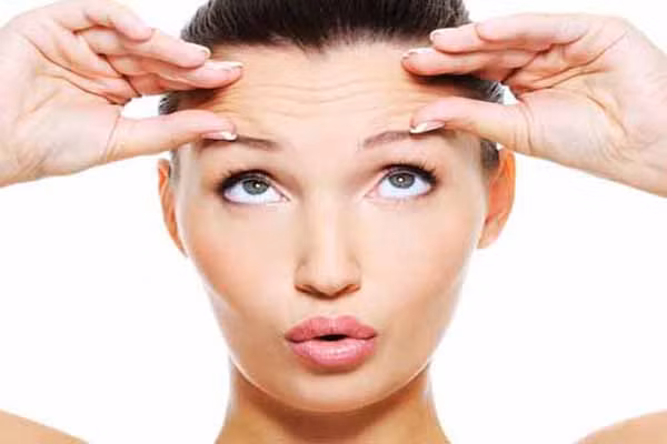  Nếp nhăn giữa hai lông mày. Gọi là nếp nhăn của sự tức giận. Khi một người trầm tư hoặc tức giận tập trung chú ý giữa hai lông mày sẽ xuất hiện nếp nhăn gọi là nếp nhăn giận dữ. Nếu bị căng thẳng hoặc tinh thần chịu áp lực nếp nhăn tức giận sẽ theo tới. 