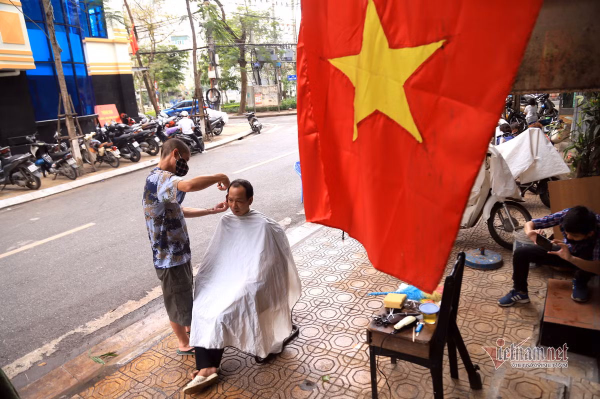 Buoi sang la thuong o khu pho cua benh nhan thu 17 sau ngay cach ly-Hinh-15
