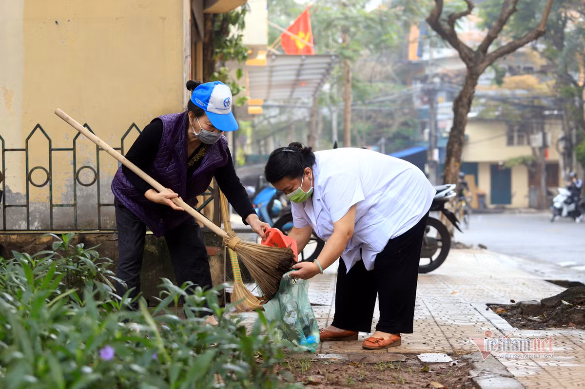 Buoi sang la thuong o khu pho cua benh nhan thu 17 sau ngay cach ly-Hinh-2