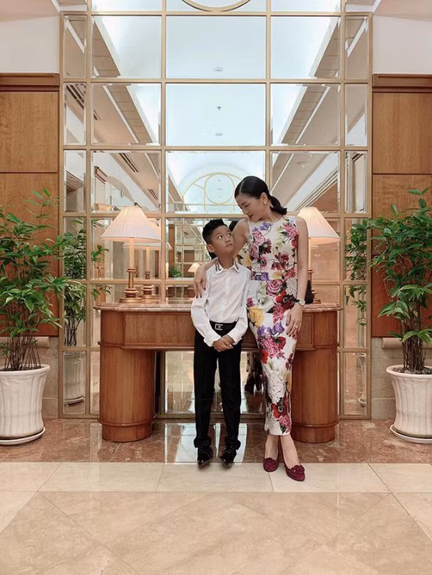 'Nu hoang phong tra' Le Quyen khien ca showbiz phai tram tro-Hinh-3