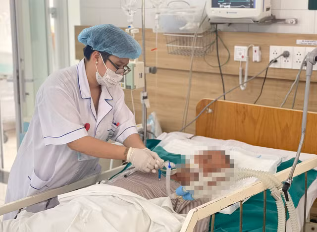 Mù mắt, thiệt mạng chỉ vì... ngộ độc rượu công nghiệp methanol Mu mat, thiet mang chi vi... ngo doc ruou cong nghiep methanol