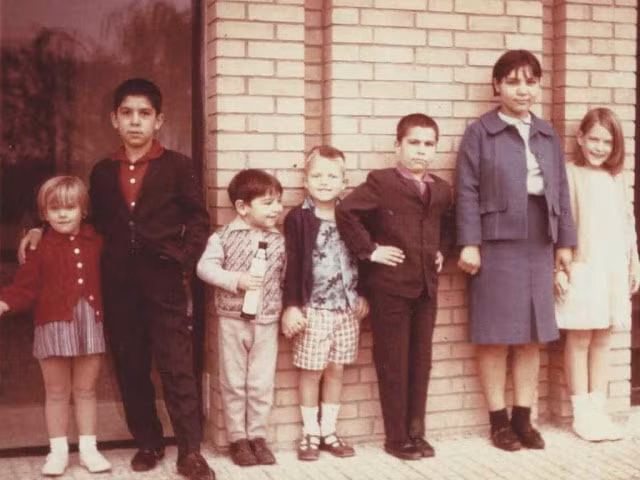 Một tấm ảnh chụp gia đình khác thực hiện vào năm 1965 ở Tehran.