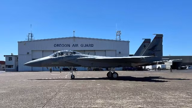 Israel tự hào có kinh nghiệm với F-15 Eagle. Không quân Israel vận hành một đội bay đa dạng bao gồm nhiều phiên bản khác nhau như F-15A, F-15B, F-15C, F-15D và F-15I chuyên dụng, trong đó F-15I được thiết kế riêng cho Israel, có hệ thống điện tử hàng không và vũ khí tiên tiến.