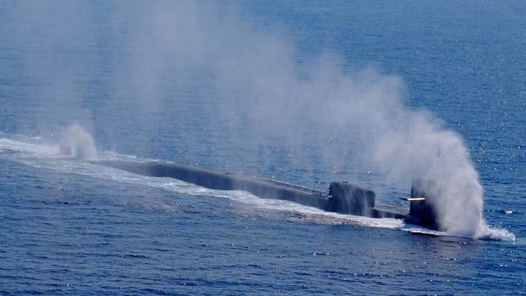 USS Georgia ban đầu là một "tàu ngầm tấn công" lớp Ohio được thiết kế để mang vũ khí hạt nhân, sau đó trải qua quá trình chuyển đổi công nghệ cao thành tàu ngầm tấn công tên lửa dẫn đường thông thường. 