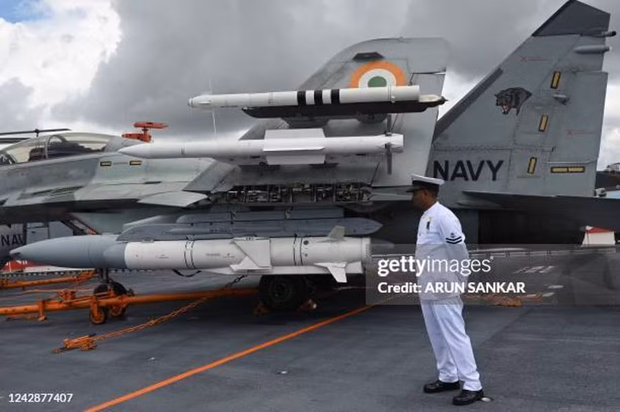 Bước đi trên của IAF theo nhận xét là rất hợp lý khi quá trình mua sắm, đưa vào thành phần chiến đấu đối với cả tiêm kích hạng nhẹ nội địa Tejas và Rafale mua từ Pháp đang diễn ra quá chậm trễ.