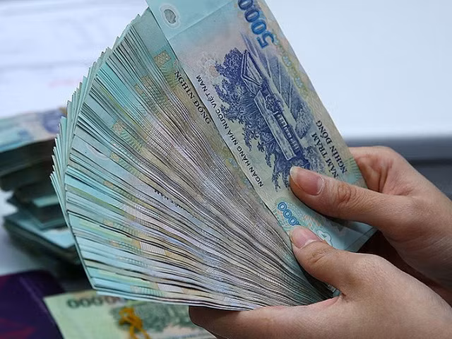 Mẹ đẻ đi viện, chồng chỉ đưa 500 nghìn, vợ "dằn mặt" ngay lập tức Me de di vien, chong chi dua 500 nghin, vo