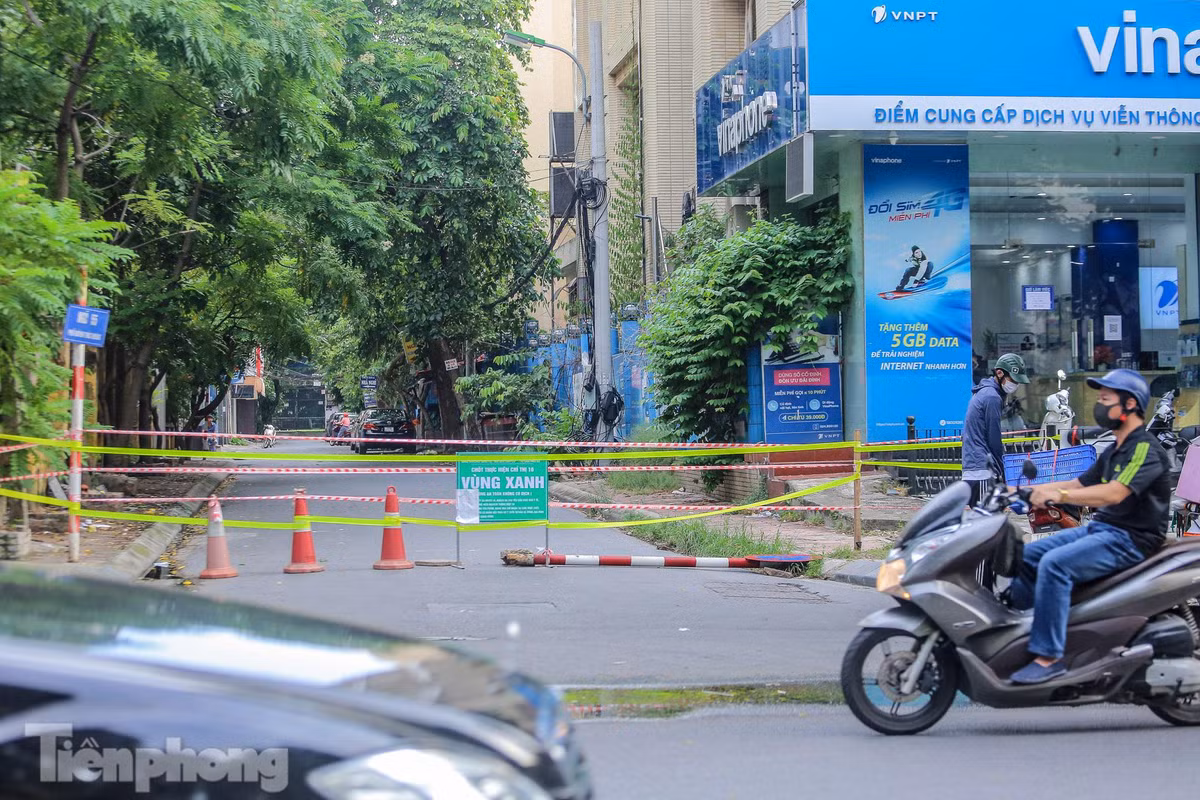 Nơi có sắt dùng sắt, nơi có gỗ dùng gỗ, thậm chí là cành cây, dây giăng để lập chốt "vùng xanh".
