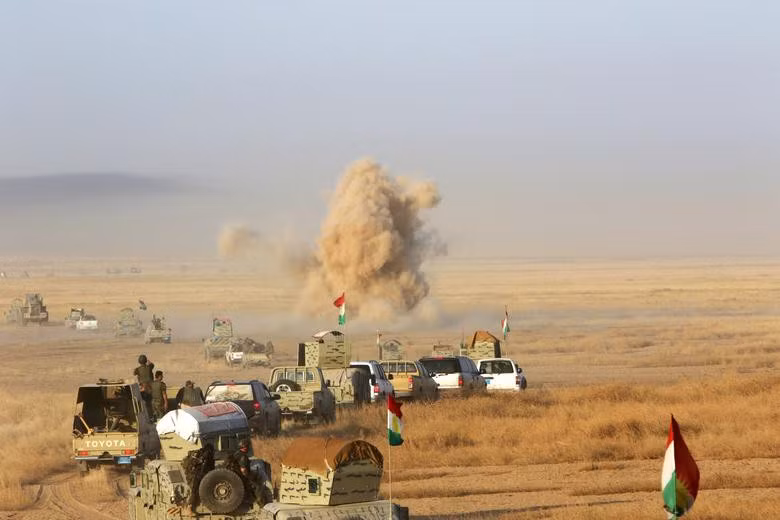 Bên cạnh YPJ, lực lượng Dân chủ Syria SDF, do người Kurd cầm đầu, là lực lượng chiến đấu chính giúp đem lại thắng lợitrong cuộc chiến chống khủng bố ở Syria từ năm 2014.