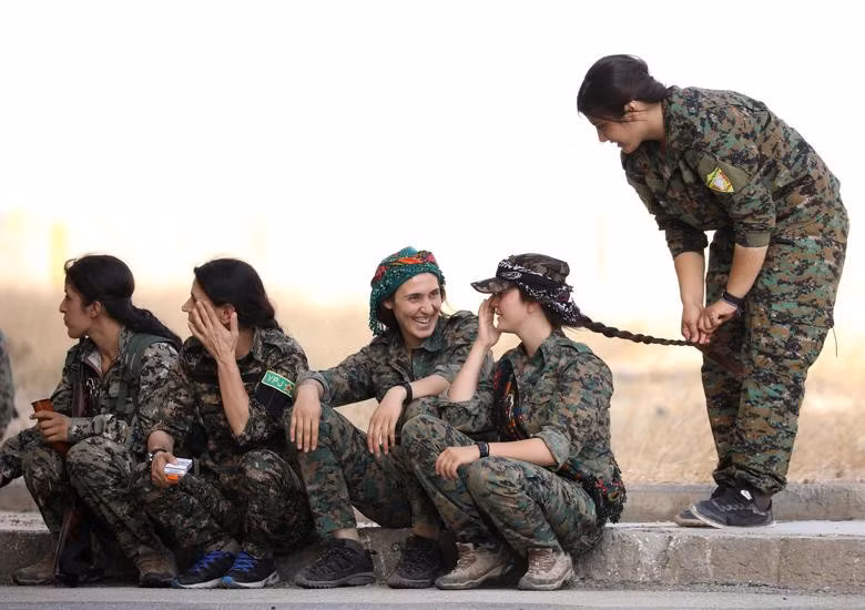 Dù chỉ là những người phụ nữ trẻ, trong độ tuổi 18-25, nhưng lực lượng YPJ đã chiến đấu vô cùng quả cảm để đẩy lùi tổ chức khủng bố nguy hiểm hàng đầu thế giới này.