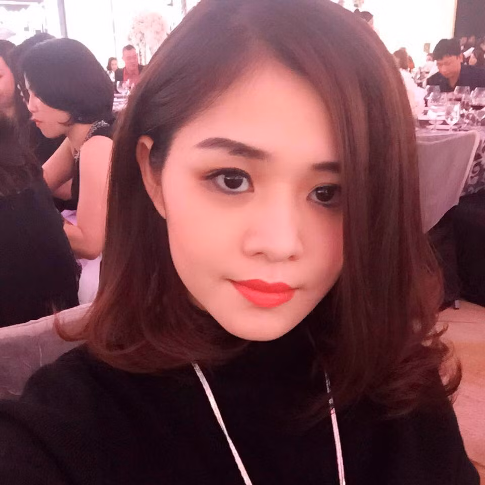  Chị gái Chi Pu tên thật là Nguyễn Thùy Vân, sinh năm 1982. Hiện cô đang là nhân viên ngân hàng tại Hà Nội.
