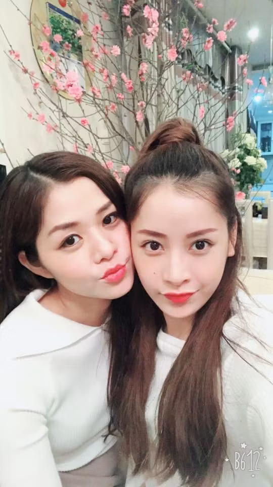 Dù không dấn thân vào giới showbiz nhưng nhan sắc của Thùy Vân luôn là đề tài được bàn luận không ngớt khiến cộng đồng phải trầm trồ mỗi khi chị gái Chi Pu so kè nhan sắc với em.