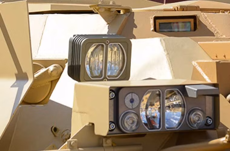 Đây có lẽ là thiết bị cảm biến, trinh sát trang bị trên xe thiết giáp BTR-80 nâng cấp.