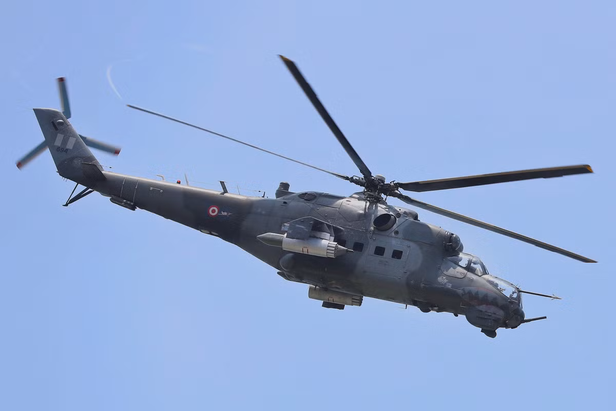 Là một trực thăng tấn công hạng nặng nên Mi-35P có kích thước khá lớn với chiều dài 17,50 m; cao 6,5 m; có trọng lượng rỗng là 8.355 kg, trọng lượng cất cánh tối đa là 11.500 kg.