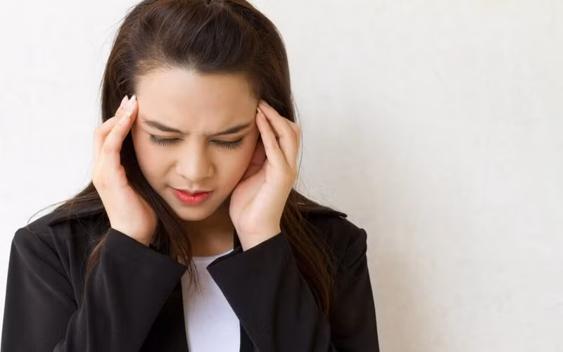 Gây căng thẳng: Nhiều người có thói quen liên tục kiểm tra email công việc qua điện thoại ngay cả vào những giờ không làm việc và cuối tuần, việc này dẫn đến căng thẳng, trầm uất.