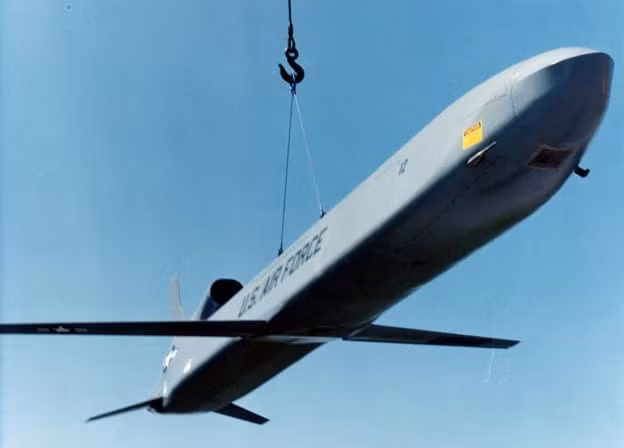 Nếu như AGM-86 trong nhiều trường hợp vẫn bị coi là loại tên lửa khá cũ vì dù gì nó cũng đã có tuổi đời lên tới gần nửa thế kỷ thì máy bay B-52 còn có một loại vũ khí khác cũng nguy hiểm không kém, đó là tên lửa LRSO. Nguồn ảnh: BI.