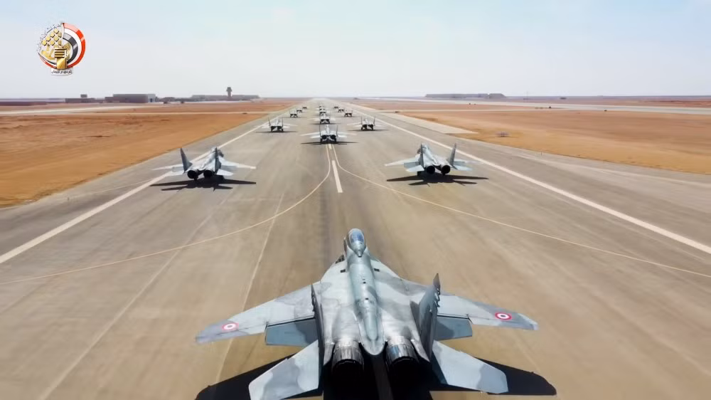 Vỏ của MiG-29M cũng được thiết kế lại với vật liệu khác. Cụ thể, vật liệu để chế tạo vỏ của MiG-29M/M2 sử dụng hợp kim nhôm - lithi cho phép trọng lượng rỗng của máy bay giảm xuống đáng kể. Nguồn ảnh: Livejournal.