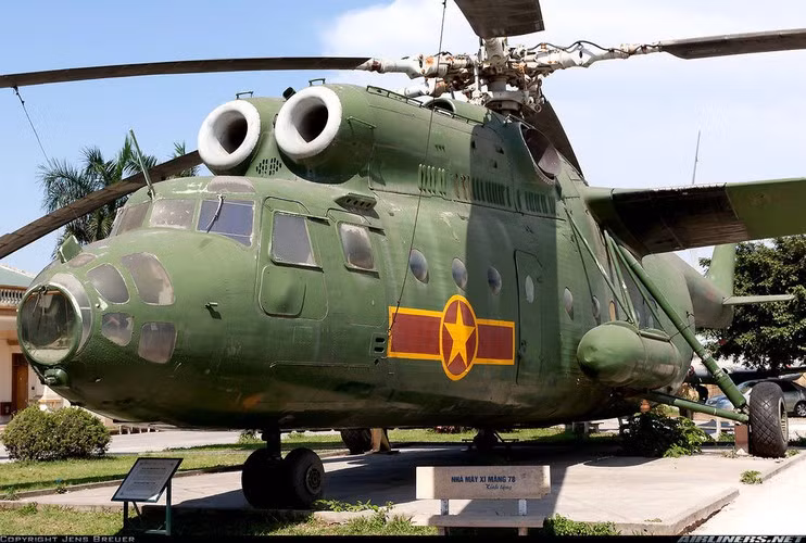 Không rõ những chiếc trực thăng vận tải Mi-6 của Việt Nam được cho về hưu từ bao giờ, tuy nhiên hiện nay chắc chắn trong biên chế không quân ta Mi-6 đã không còn hoạt động. Nguồn ảnh: Pinterest.