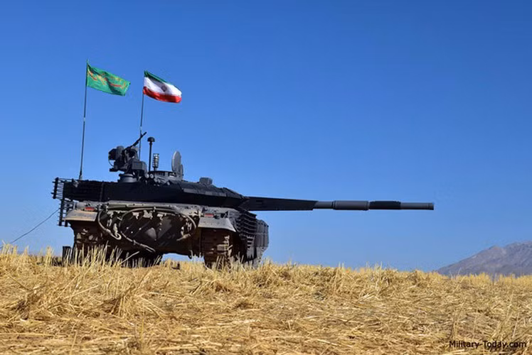 Hiện Iran đang tìm cách trang bị cho xe tăng Karrar động cơ với công suất khoảng 1.000 mã lực nhằm tăng tính cơ động.