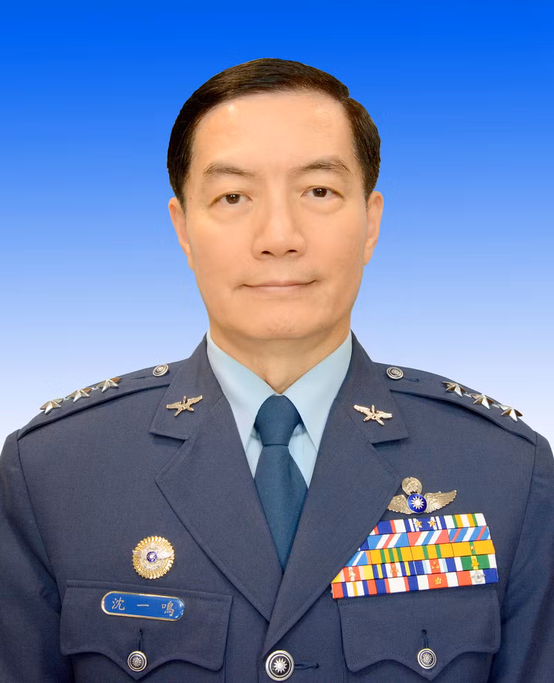 Theo thông tin mới nhất được truyền thông địa phương đăng tải, một trực thăng UH-60M chở theo 13 người vừa phải hạ cánh khẩn cấp xuống thành phố Đài Bắc. Nguồn ảnh: QQ.