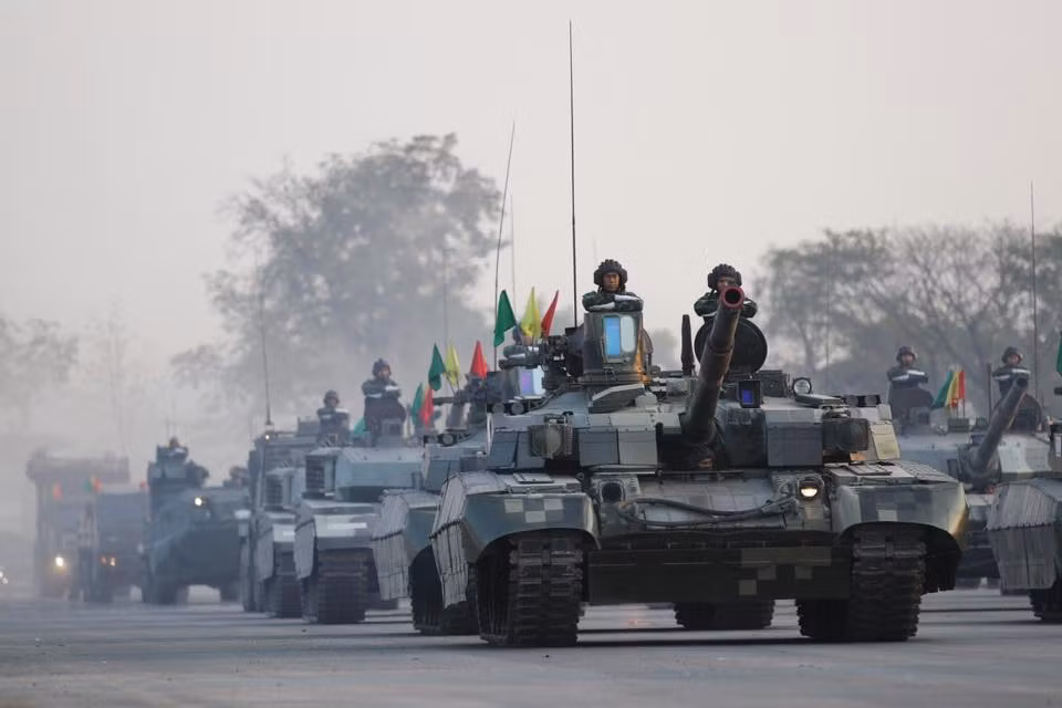Các loại xe tăng VT-4 do Trung Quốc sản xuất và Oplot do Ukraine sản xuất cũng được Thái Lan mang ra trình diễn. Nguồn ảnh: Defense.