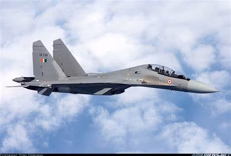 Cụ thể, mặc dù cùng mang định danh là Su-30MKI, tuy nhiên chiến đấu cơ Su-30MKI phiên bản được Ấn Độ tự sản xuất có giá lên tới 62 triệu USD mỗi chiếc - nghĩa là đắt hơn 22 triệu USD so với việc nhập khẩu nguyên chiếc từ Nga. Nguồn ảnh: Pinterest.