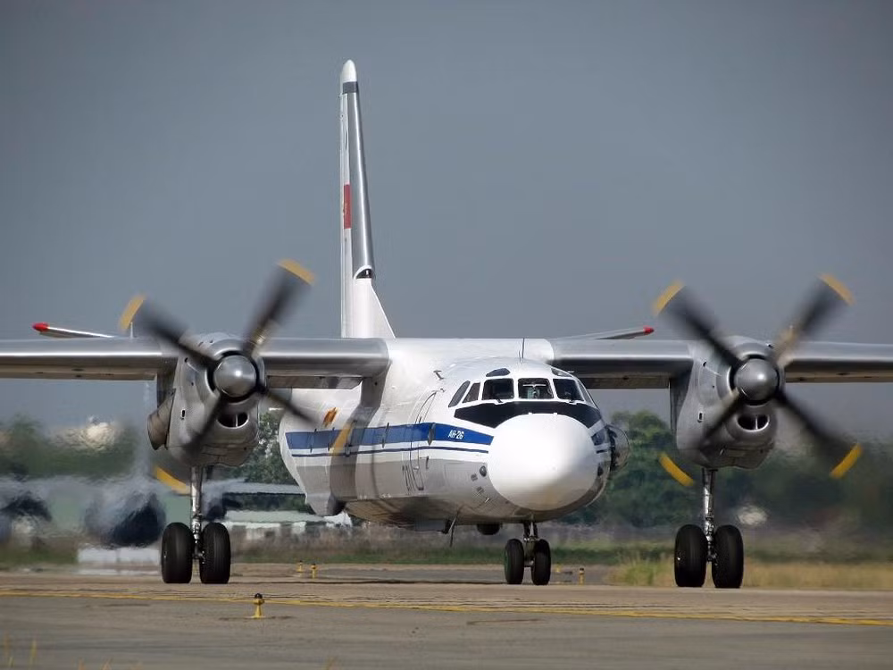 Thậm chí, An-26 cũng từng được chúng ta sử dụng như máy bay chuyển tiếp thông tin chỉ huy trên không. Nguồn ảnh: Airliners.