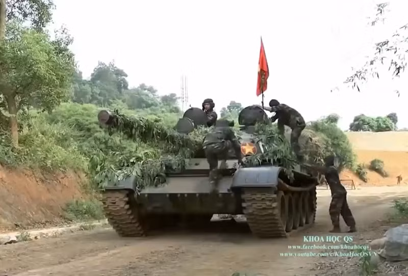 Hiện tại, vẫn còn một số lượng khá lớn xe tăng T-62 phục vụ trong biên chế của Quân đội Việt Nam. Tuy nhiên chúng ta đang chú trọng vào việc nâng cấp T-54/55 hơn là nâng cấp loại xe tăng này. Nguồn ảnh: KHQS.