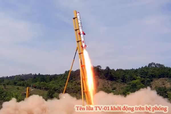 Đây được xem là bước đầu tiên trong việc tạo tiền đề, chế tạo tên lửa đẩy để phục vụ cho mục đích quân sự trong tương lai - đưa Việt Nam thành "cường quốc" tên lửa đầu tiên trong khu vực Đông Nam Á. Nguồn ảnh: VAST.
