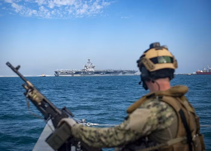 Kết quả là tàu USS Abraham Lincoln đã không rời khu vực Trung Đông cho suốt 7 tháng sau đó - nghĩa là tương đồng với thời gian của cả hải trình theo kế hoạch ban đầu. Nguồn ảnh: BI.