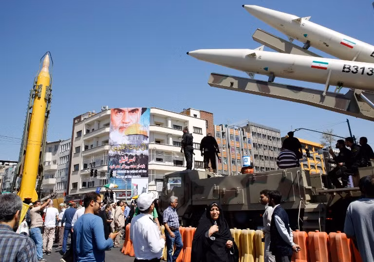 Sau khi tiến hành tấn công vào hai căn cứ quân sự Mỹ ở Iraq hồi tuần trước, Iran đã thề sẽ nhấn chìm Israel và UAE trong biển lửa nếu Mỹ tiếp tục trả đũa nước này. Nguồn ảnh: Forces.
