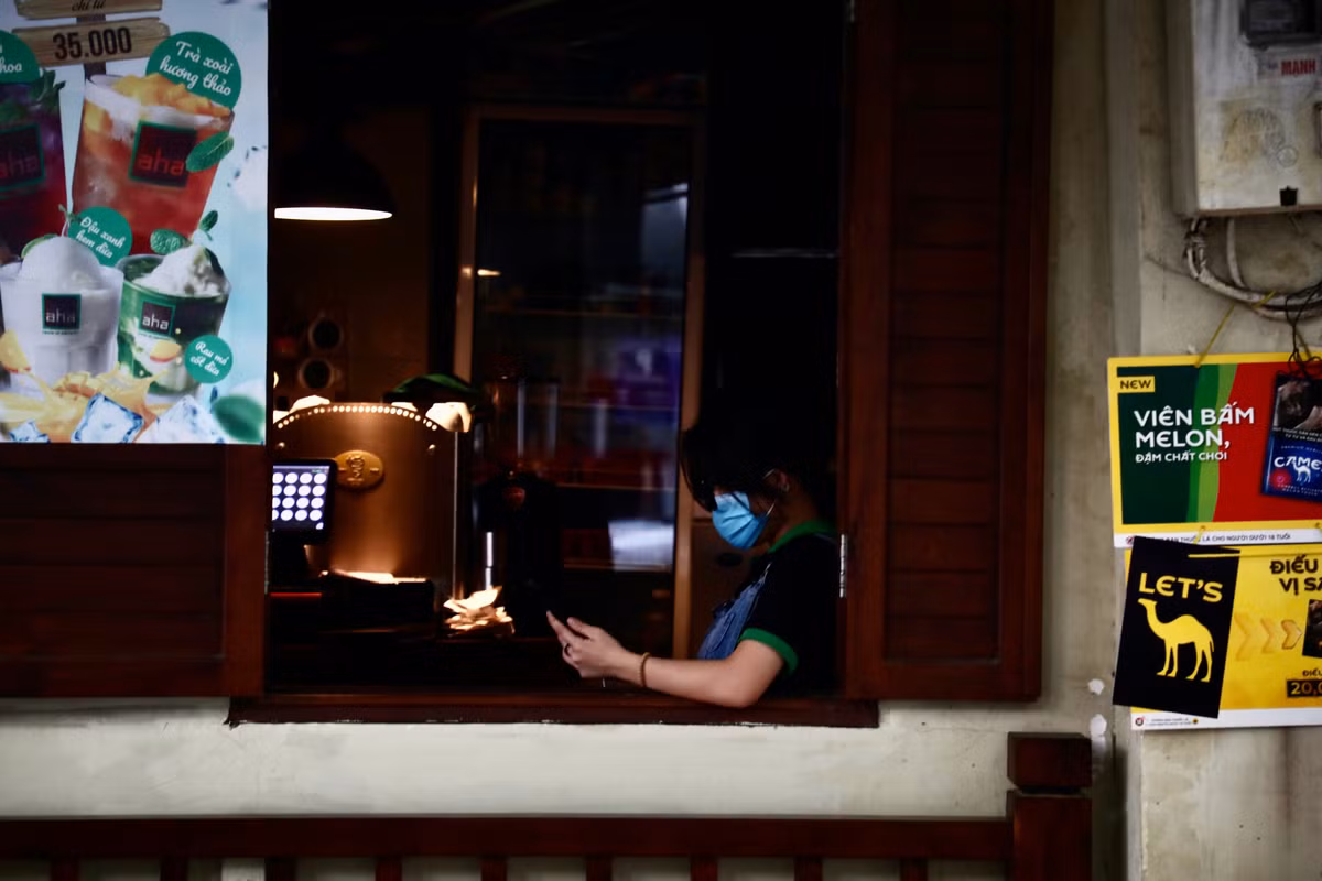 Ha Noi: Hang loat hang quan bi dong cua do 5 ca F0 den-Hinh-7