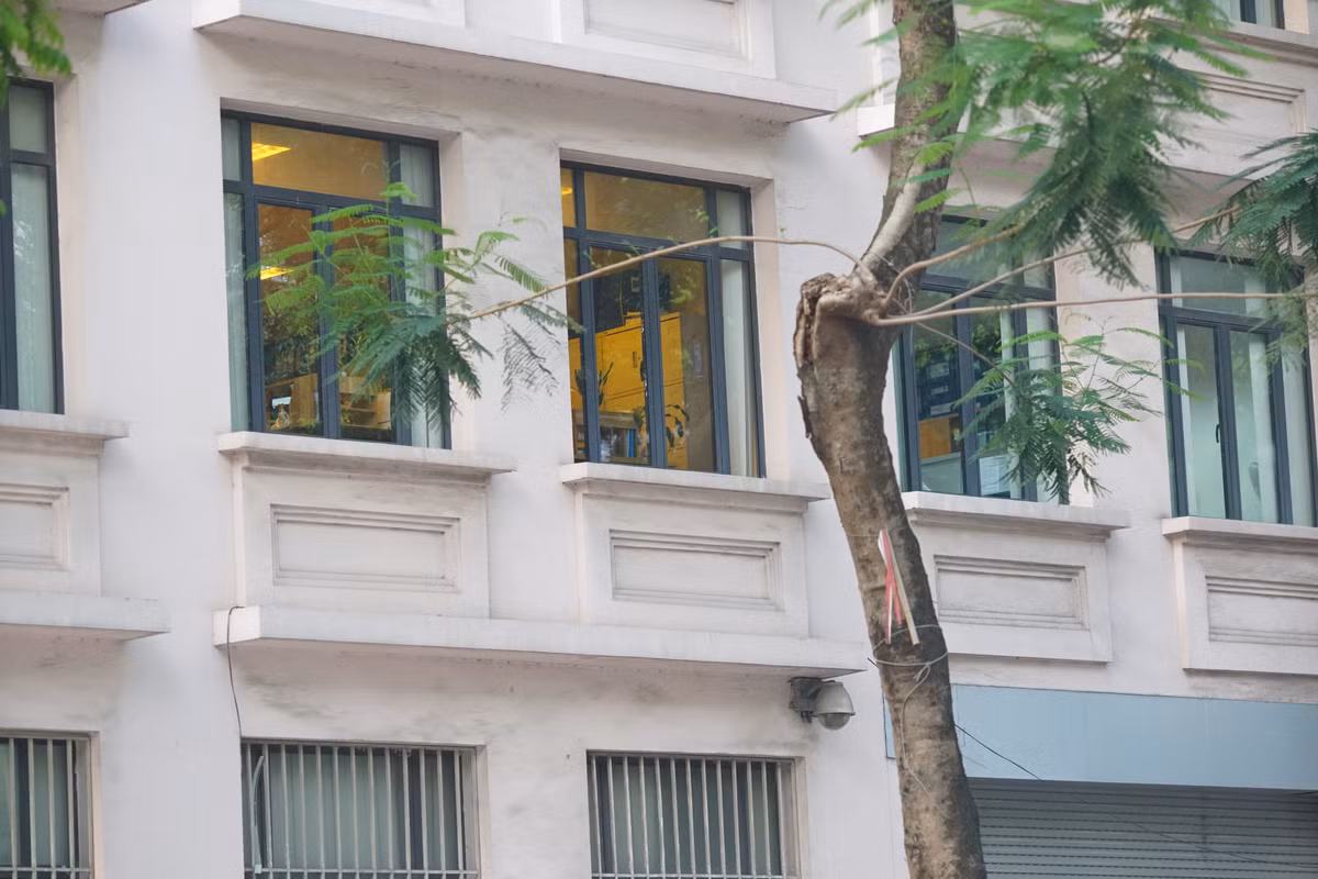 Lực lượng chức năng đã phong toả và lấy mẫu xét nghiệm, khử khuẩn toàn bộ toà nhà của Bộ Công thương.