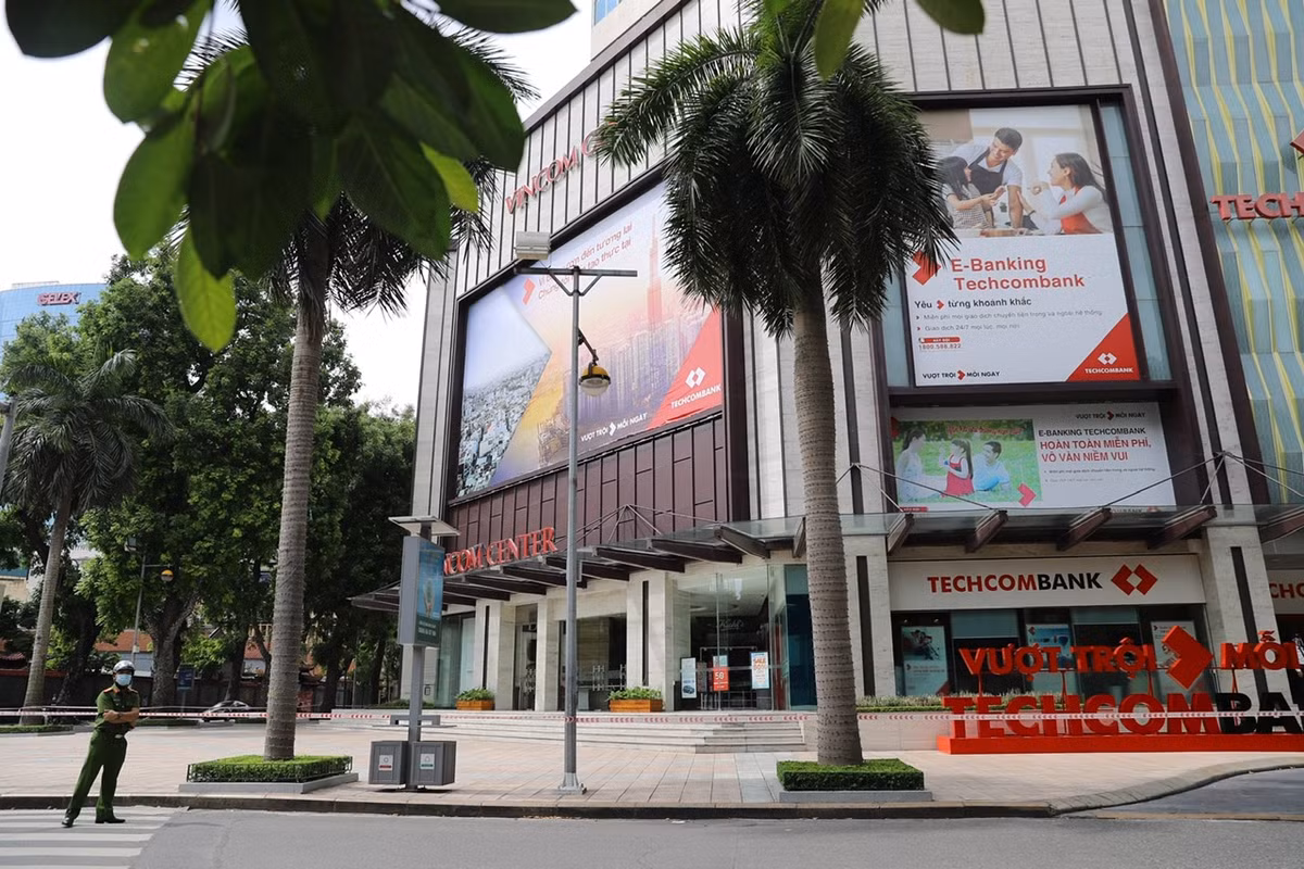 Ha Noi: Phong toa TTTM Vincom Ba Trieu do lien quan ca F0