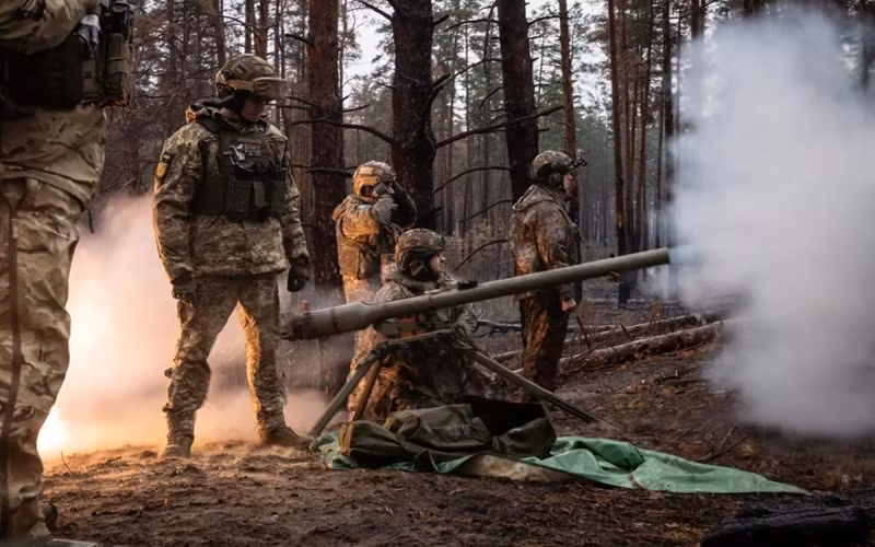 Tại khu vực Kursk, Tổng tư lệnh Quân đội Ukraine Aleksandr Syrsky được yêu cầu giữ vững khu vực chiếm đóng của tỉnh này trong một khoảng thời gian nhất định, ít nhất là cho đến khi phòng tuyến Sumy được xây dựng xong thì không được rút lui. Ảnh: New York Times.