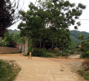 Nguoi dan ong tu dung noi dien, duoi danh 6 nguoi