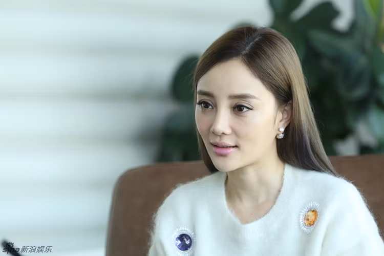 Lý Tiểu Lộ hiện chưa trở lại làng giải trí sau lùm xùm ngoại tình.