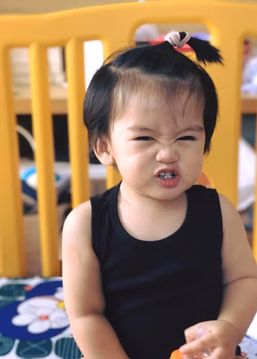 Theo lời Ngọc Lan, bé Phôi rất hay cười và ngoan ngoãn. Hiện tại, cậu nhóc đã mọc 8 chiếc răng.